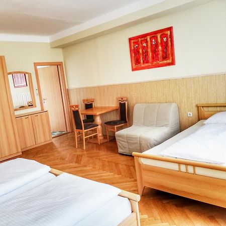 Familie Zuser Hotel Garni Mitterbach Exteriör bild