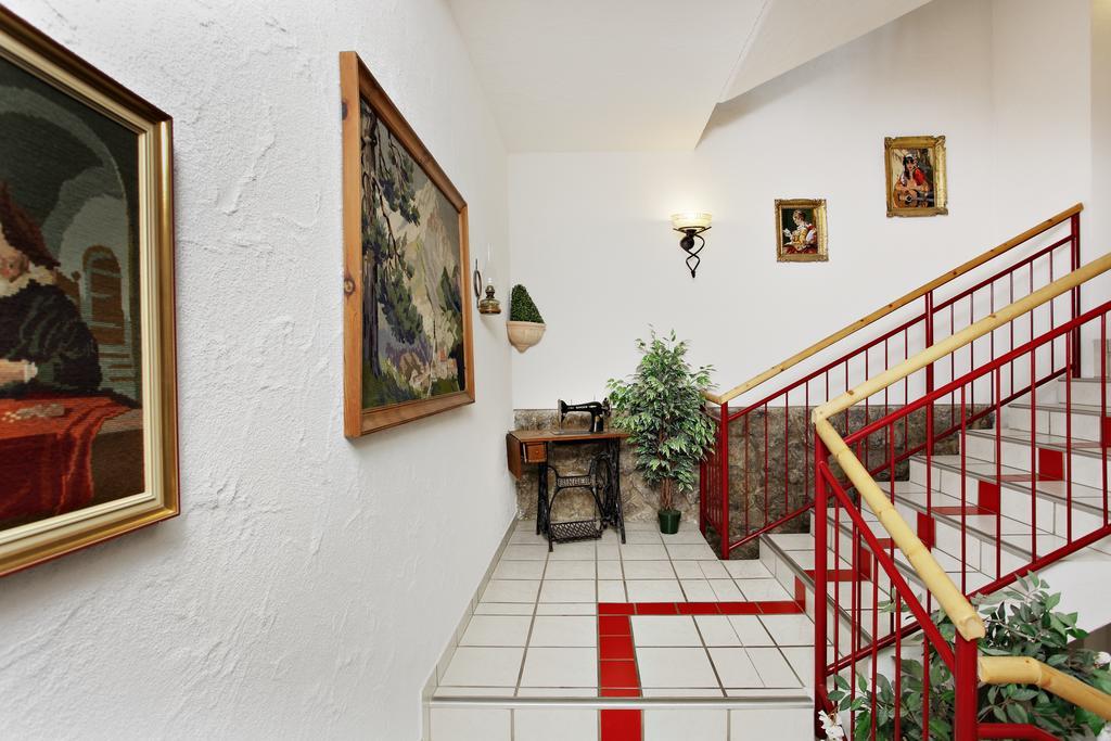 Familie Zuser Hotel Garni Mitterbach Exteriör bild